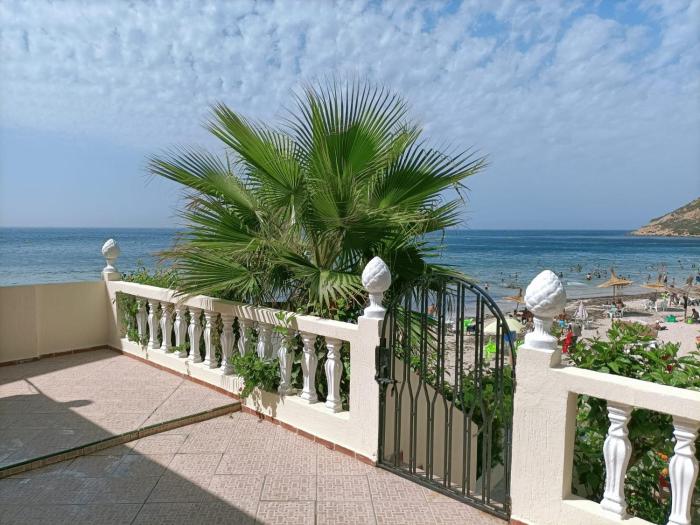 Chez Halima a Playa Blanca au bord de la mer 1