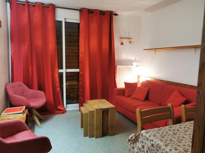 Joli studio terrasse face aux pistes