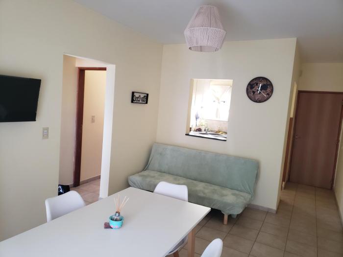 Excelente departamento en zona céntrica. CCochera