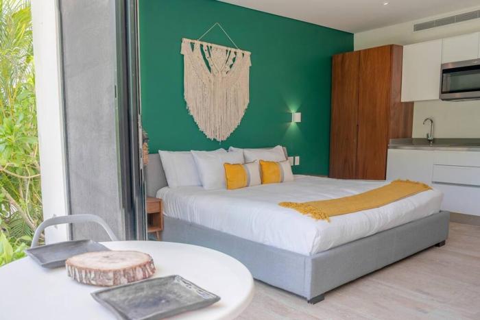 Amplio departamento con alberca swim-up