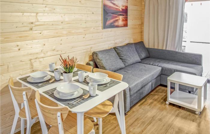 Gorgeous Home In Mrzezyno With Wifi