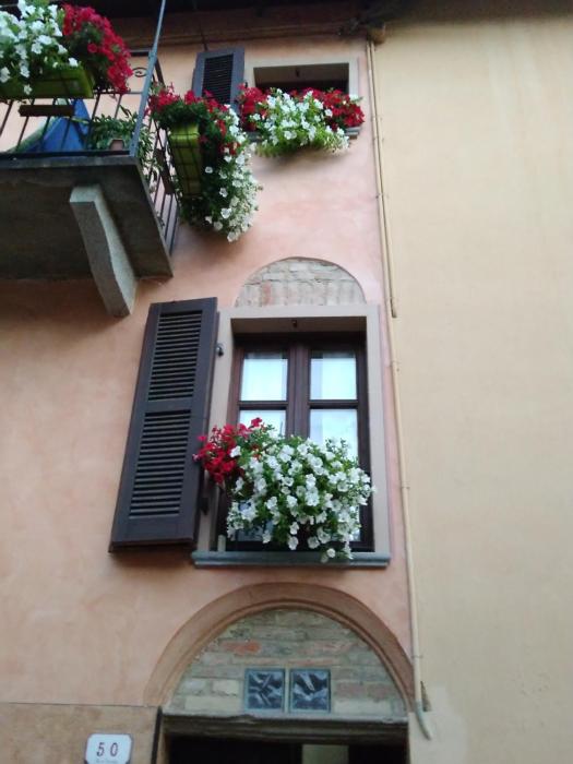 Holiday House Antica Dimora Soggiorni in langa centro storico La Morra