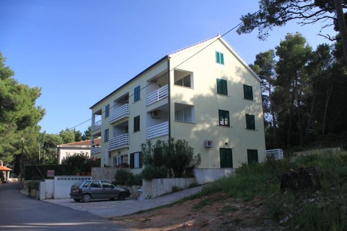 Apartments by the sea Jelsa, Hvar - 8751