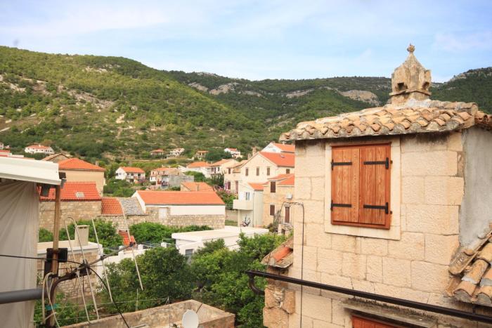 Apartments by the sea Komiza, Vis - 3035