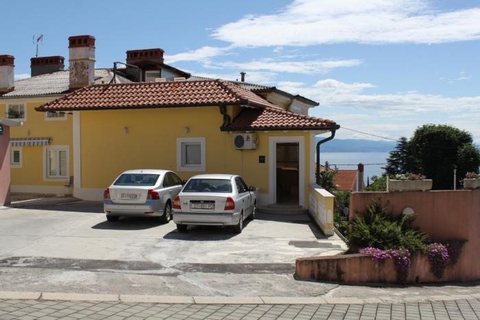 Apartments with a parking space Opatija - 7844