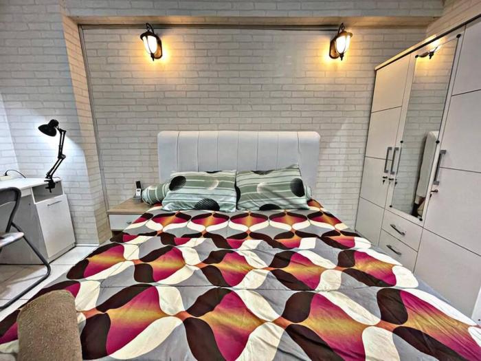 Bright Cozy Studio City View Android TV at Apt Greenbay Pluit Tower A