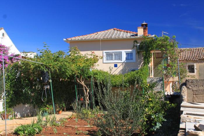 Apartments with a parking space Ugljan - 8416