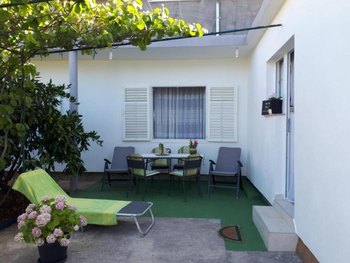 Apartments with parking space Pirovac, Sibenik - 20015