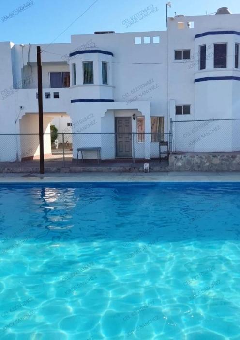 Condominio 303 Loma Bonita, enfrente de la alberca!