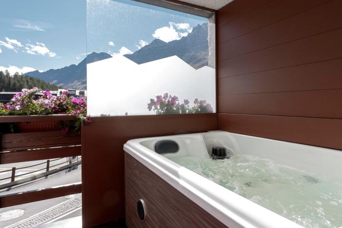 Cervinia Ski Apartment Francois - Private Hot Tub Terrace, Central Location