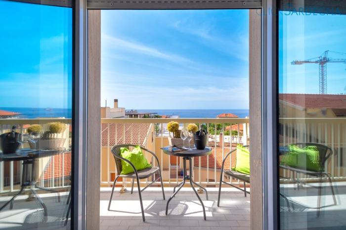 Tudor Flat sea view with WiFi unlimited, next to the sea