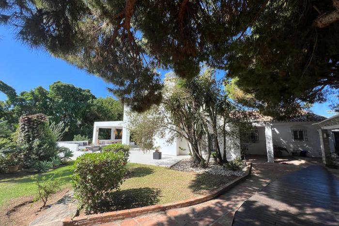Villa Ibiza Chic à Calahonda - Piscine et Proximité Plage