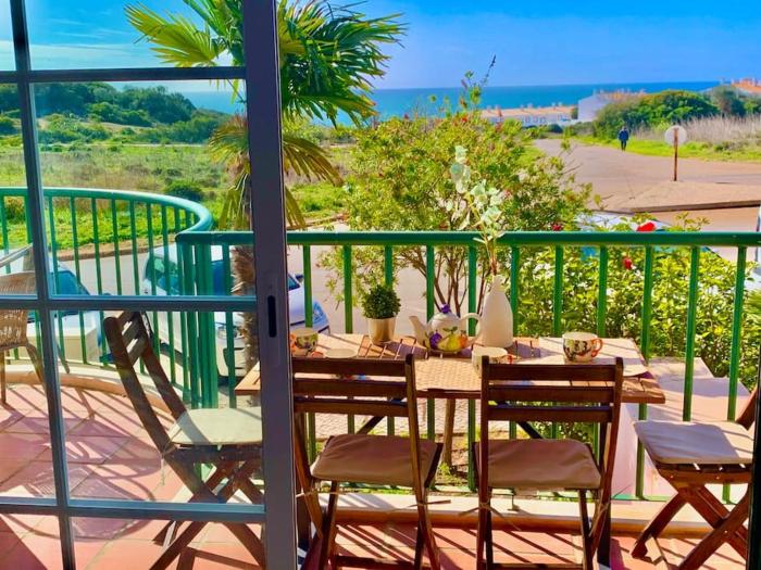 Casa Da luz 5 - st james apt 2 bedrooms , Amazing sea view , pool , wifi