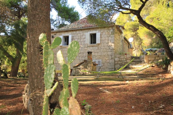 Apartments by the sea Milna, Vis - 8490