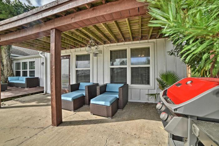 Rockport Bayfront Studio with Patio Casa Familia