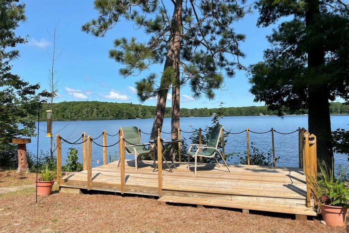 Cozy Interlochen Cabin with Dock 1 Mi to Green Lake