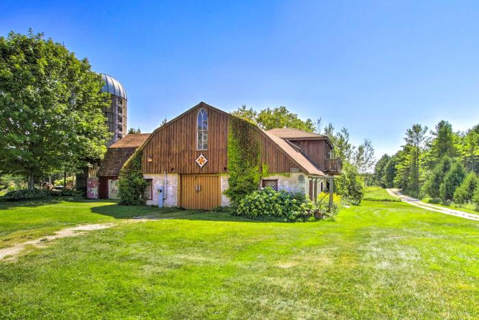 Cozy Sister Bay Getaway in Converted Barn!