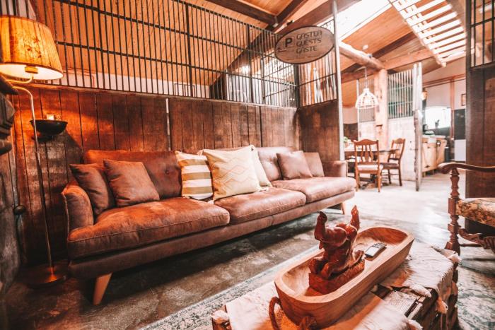 CRASHNSTAY - Paardenstal