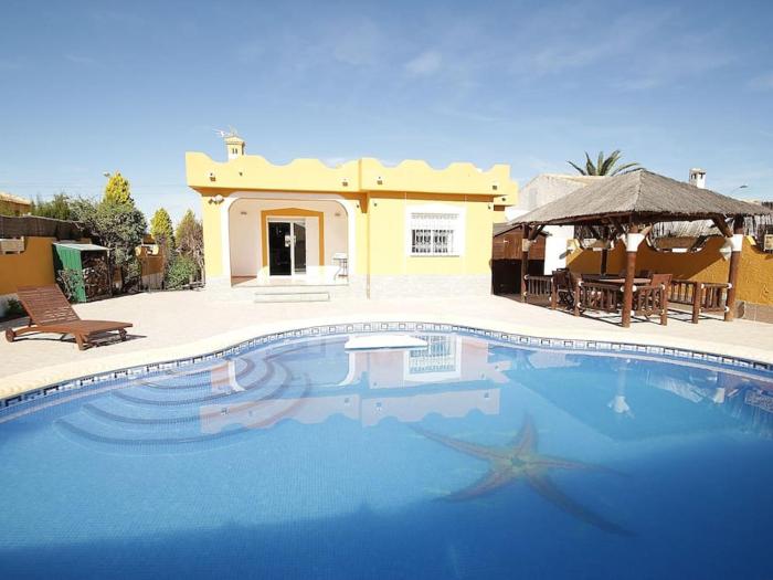 Agradable villa con piscina