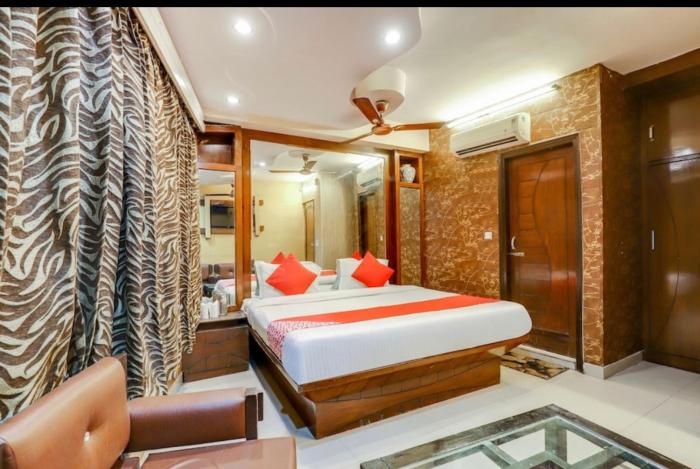 Hotel Roma Deluxe - 5 Mints walk From New Delhi Railways Station