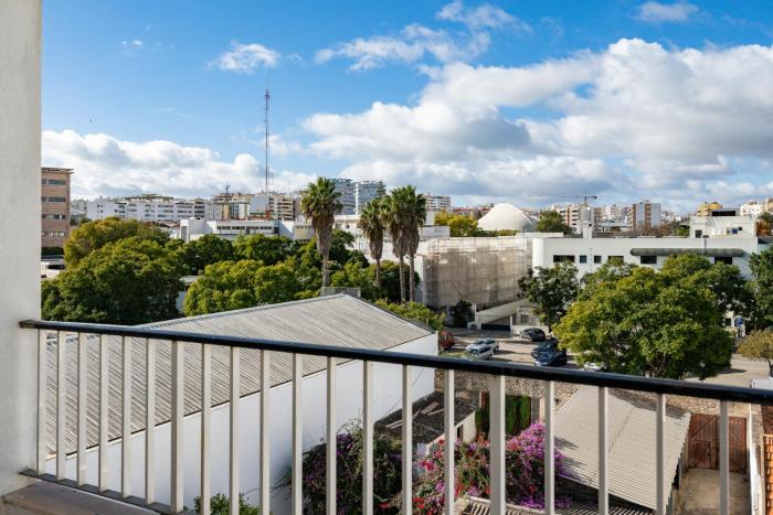 DOM CARLOS - Apartamento para 6 com AC e vista fabulosa sobre o rio Arade