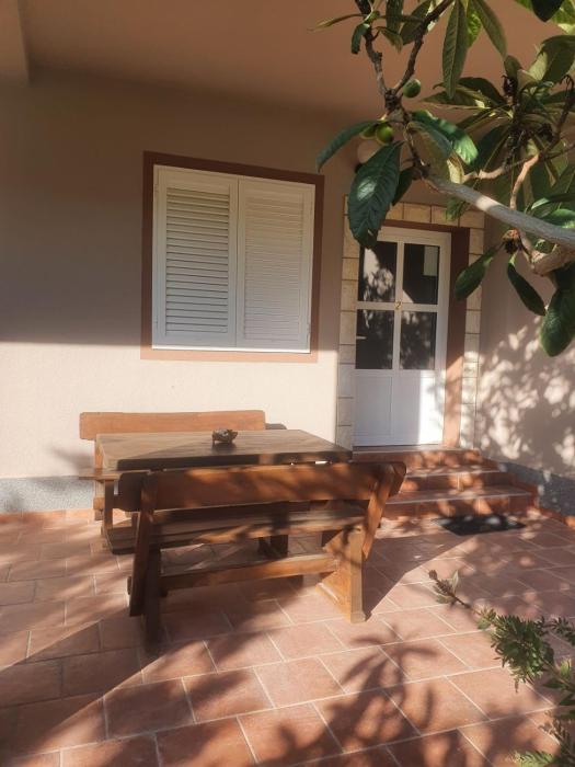 Apartment in Mundanije with terrace, air conditioning, WiFi (4912-2)