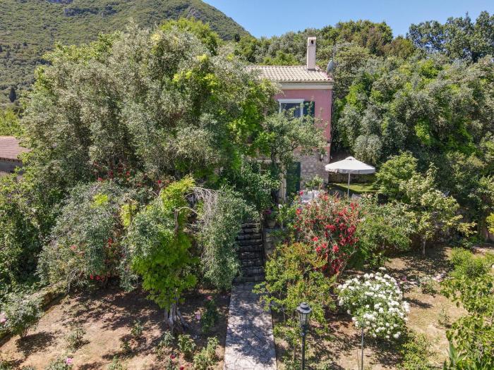 Riza Stone Cottage, romantic house, pet friendly