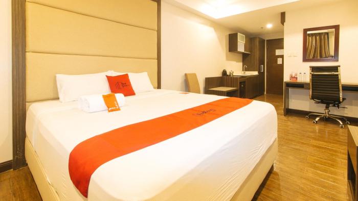 RedDoorz Premium @ West Avenue Quezon City