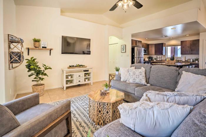 Chic Yuma Getaway Near Park, Golf and Shopping!