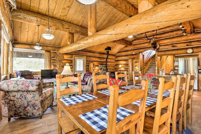 < 1 Mi to Lake Granby: Log Cabin w Fire Pit