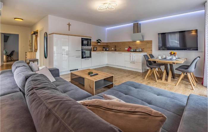 Cozy Home In Medulin With Kitchen