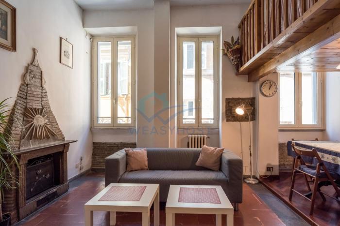 Warm nest in the old building of Piazza Navona