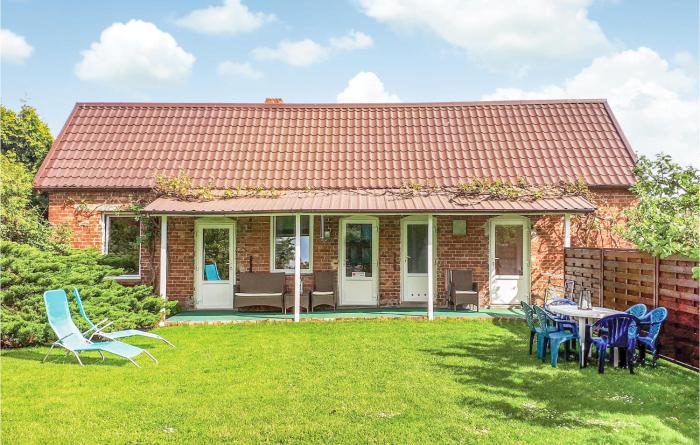 Beautiful Home In Nowe Warpno With 2 Bedrooms And Wifi