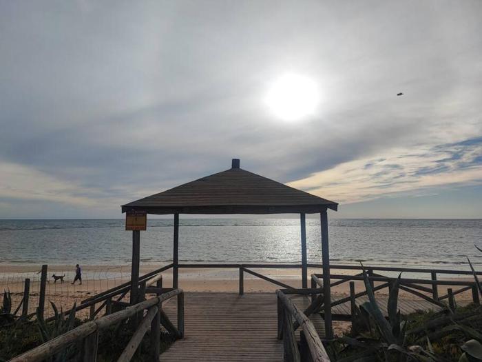 Precioso bajo muy grande a 200 metros de playa