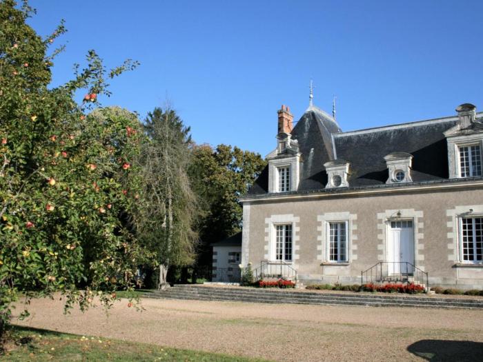 Gîte de charme avec piscine chauffée et sauna, au cœur dune propriété historique en Val de Loire - FR-1-381-128