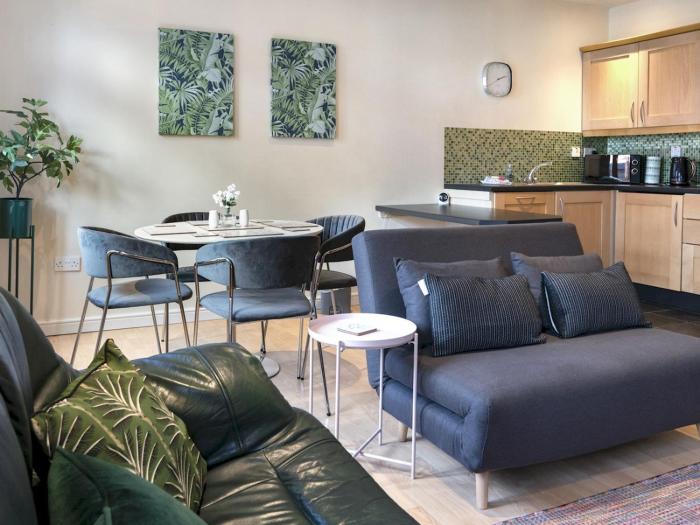 Stunning 2BR Apt with Balcony Next to Queens Uni - Pass the Keys