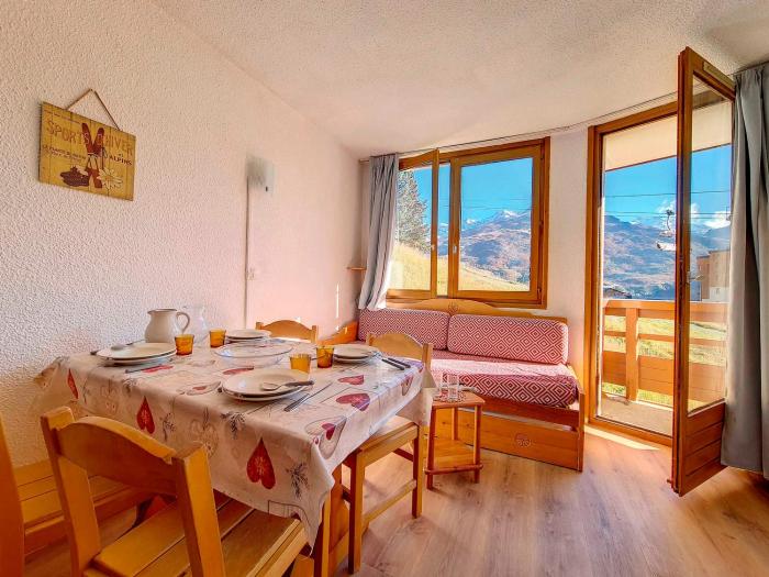 Appartement spacieux proche pistes et commerces avec balcon exposé Sud - FR-1-344-1048