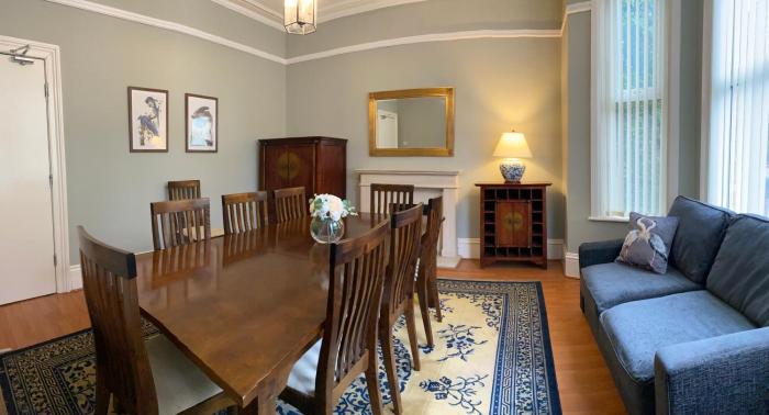 Villa with Park Views close to Liverpool Centre