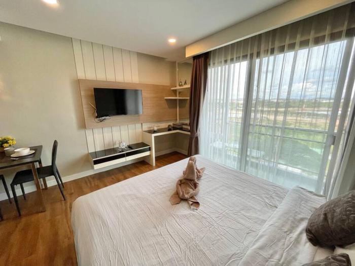 BACK & HIGH Studio in Dusit Grand Park