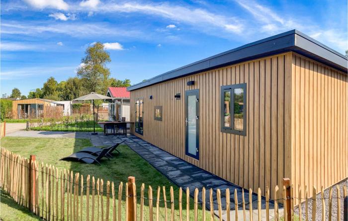 Stunning Home In Heinkenszand With Wifi