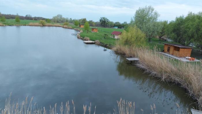 Rybník Biel- Bélyi Horgásztó Drevené chaty - Faházak