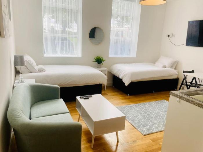 Midland Apartment- Studio