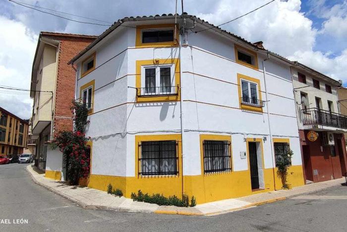 La casa amarilla Candeleda