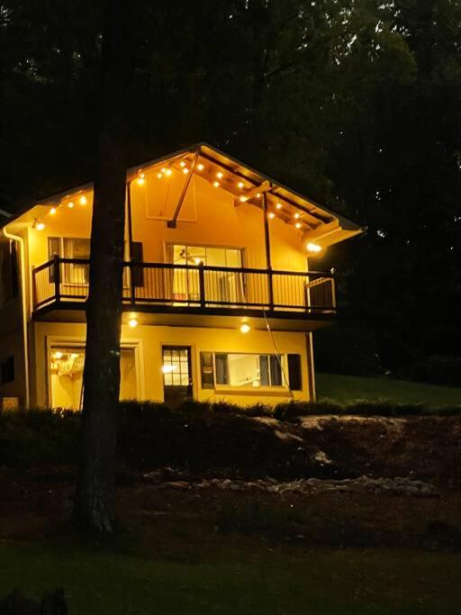 Cozy, Lake Lanier property with amazing views