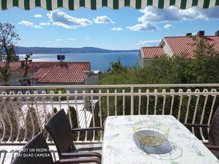 Apartments with parking space Novi Vinodolski - 15823