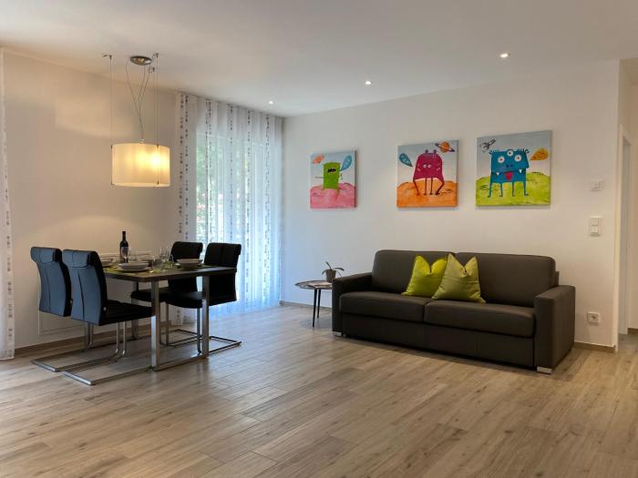 Neu, zentral, sonnig, Garage inklusive