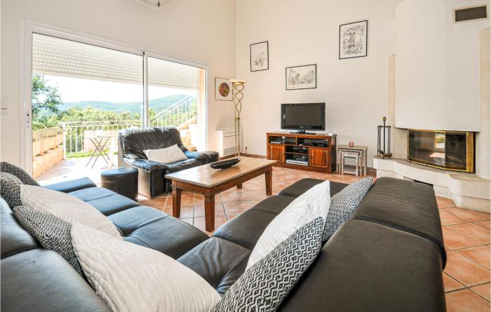 Nice Home In Ste-Anastasie-Sissole