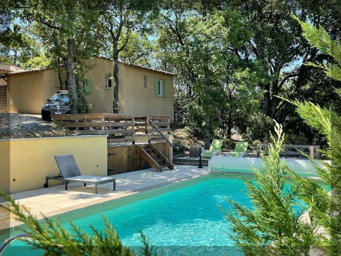 Le Dourmidou - Gite clôturé avec piscine chauffée, au pied du Luberon