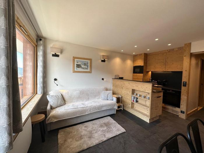 Studio rénové ski-inski-out avec balcon et parking - FR-1-688-20