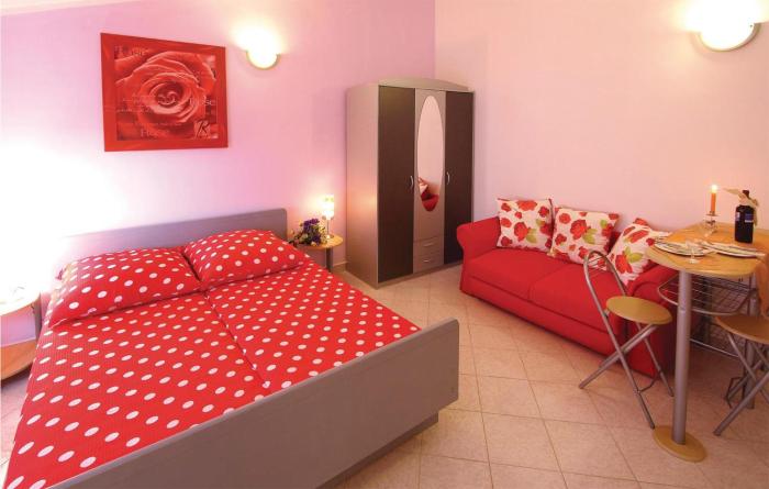 Nice Apartment In Pula With Wifi And Outdoor Swimming Pool